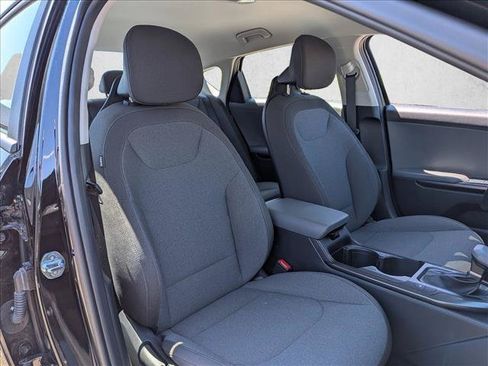 Used 2025 Kia K4 FWD image 20