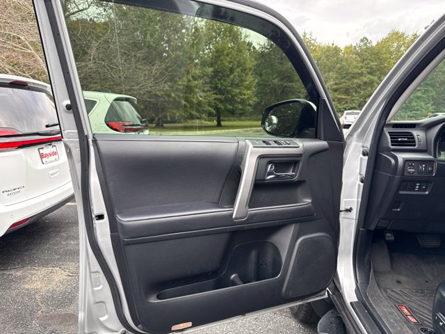 Used 2022 Toyota 4Runner SR5 AWD/4WD image 19