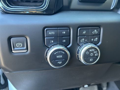 Used 2022 GMC Sierra 1500 AT4 w/ AT4 Premium Package image 12