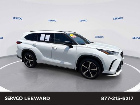 Used 2022 Toyota Highlander XSE FWD image 1