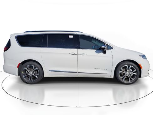 New 2026 Chrysler Pacifica Pinnacle FWD image 5