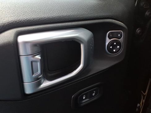 Used 2023 Jeep Wrangler Unlimited w/ Sun & Screen Package AWD/4WD image 19
