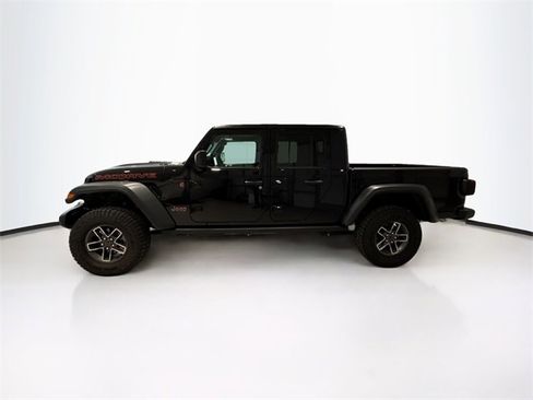 Used 2025 Jeep Gladiator Mojave w/ Convenience Group image 4