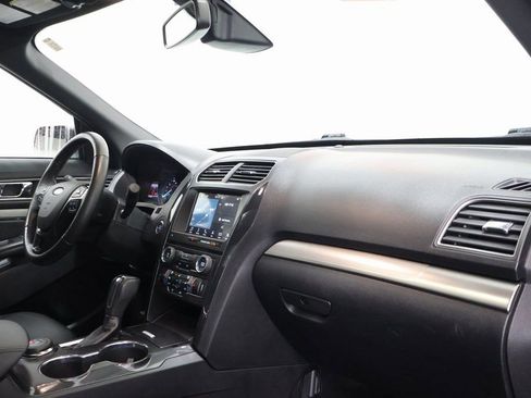 Used 2018 Ford Explorer XLT w/ Equipment Group 202A image 23