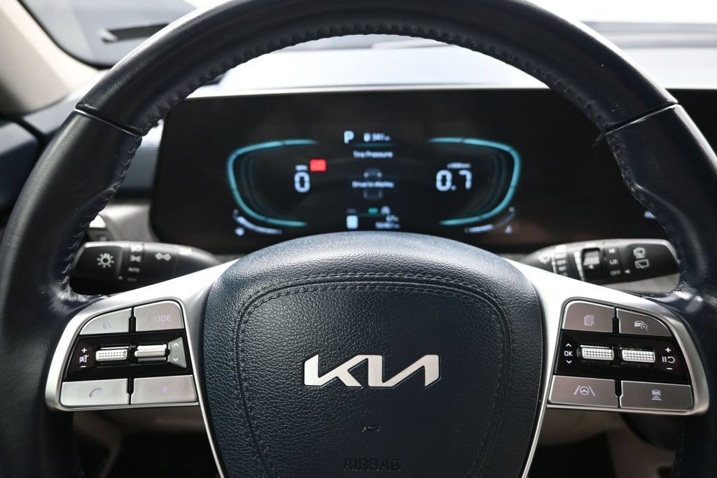 Used 2025 Kia Telluride EX w/ EX Captain's Chair Package FWD image 14