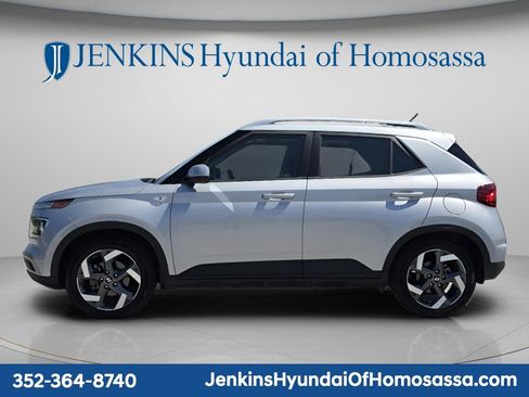 Used 2023 Hyundai Venue SEL FWD image 8