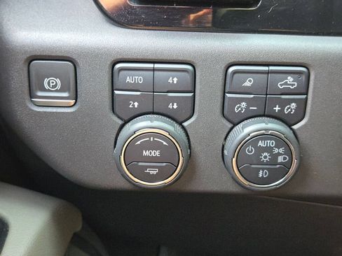 Used 2023 Chevrolet Silverado 1500 ZR2 w/ Technology Package AWD/4WD image 32