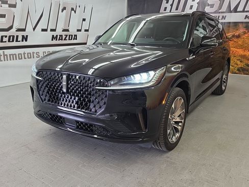Used 2025 Lincoln Aviator AWD w/ Jet Appearance Package image 18