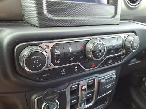 Used 2023 Jeep Gladiator Sport AWD/4WD image 27