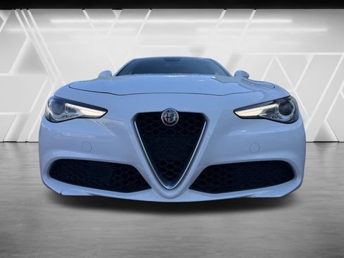 Used 2017 Alfa Romeo Giulia RWD image 2
