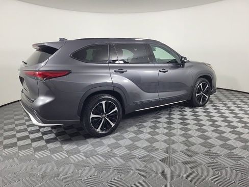 Used 2022 Toyota Highlander XSE image 7