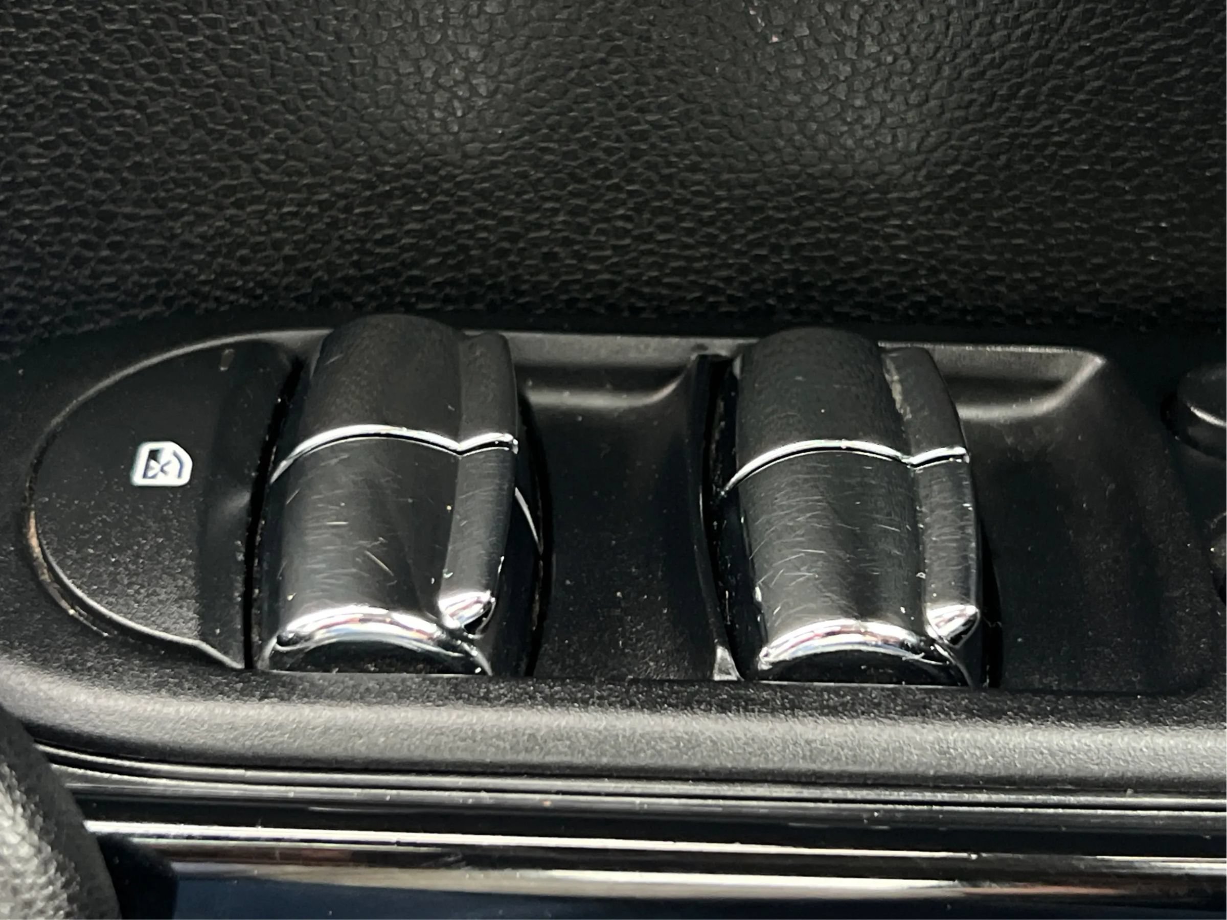 Used 2015 MINI Cooper 4-Door Hardtop FWD image 36