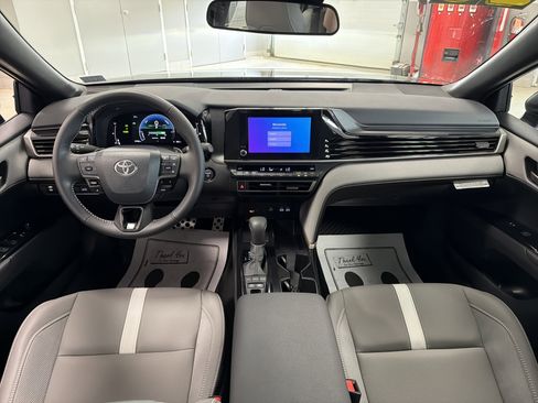 Used 2026 Toyota Camry SE FWD image 13