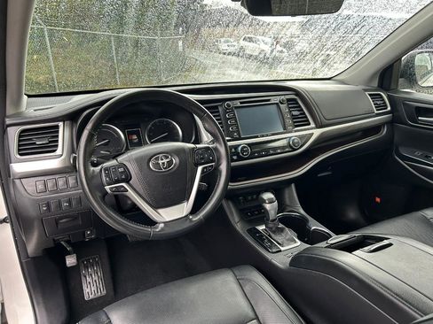 Used 2017 Toyota Highlander Limited w/ Carpet Mat Package AWD/4WD image 15