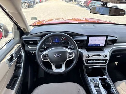 Used 2023 Ford Explorer XLT RWD image 14