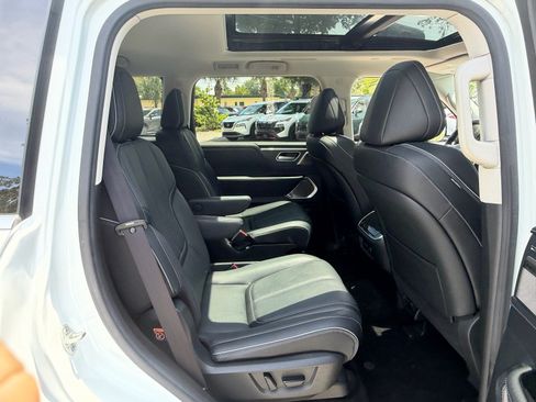 Used 2025 INFINITI QX80 Sensory AWD/4WD image 15