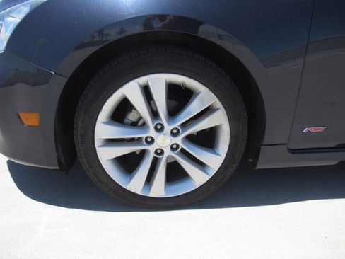 Used 2015 Chevrolet Cruze LTZ w/ Sun, Sound and Sport Package FWD image 4