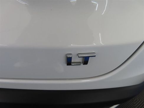 Used 2025 Chevrolet Trax LT w/ LT Convenience Package FWD image 14
