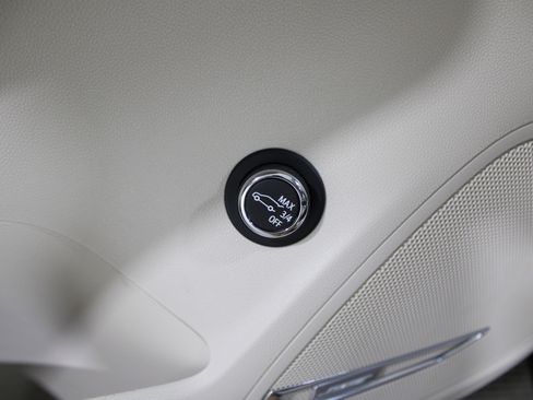 Used 2023 Buick Envision Avenir image 7