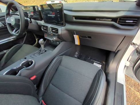 Used 2025 Ford Mustang Coupe RWD image 21