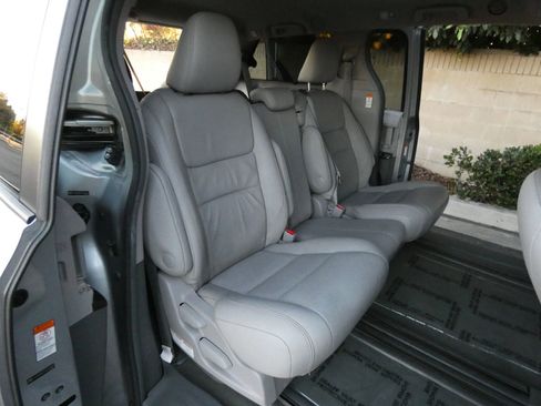 Used 2015 Toyota Sienna XLE image 36