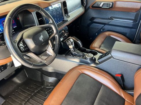 Used 2024 Ford Bronco Outer Banks w/ Sasquatch Package AWD/4WD image 11