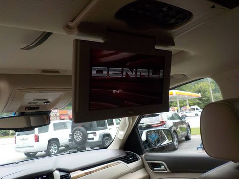 Used 2016 GMC Yukon Denali w/ Open Road Package AWD/4WD image 12