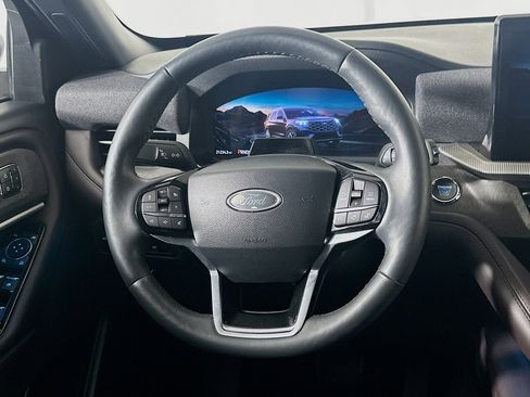 Used 2025 Ford Explorer Platinum w/ LUX Leather Package image 18