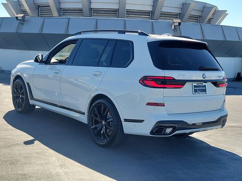 New 2027 BMW X7 xDrive40i w/ M Sport Package AWD/4WD image 2