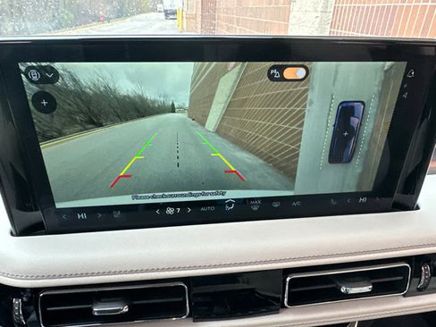 Used 2025 Lincoln Aviator AWD w/ Equipment Group 101A image 17