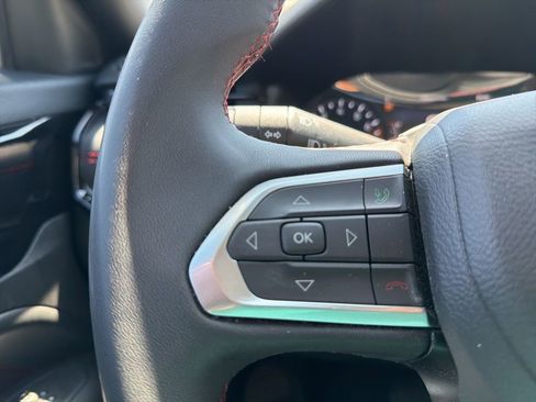Used 2025 Jeep Compass Trailhawk AWD/4WD image 28