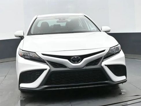 Used 2023 Toyota Camry SE FWD image 3