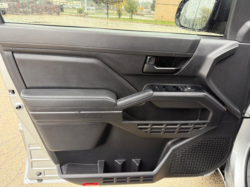 Used 2025 Toyota Tacoma SR AWD/4WD image 19