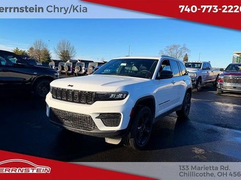 Used 2022 Jeep Grand Cherokee Altitude image 3