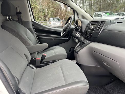 Used 2017 Nissan NV200 SV image 9