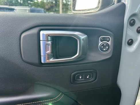 Used 2024 Jeep Wrangler Unlimited Sahara AWD/4WD image 33