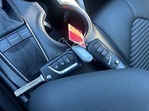 Used 2023 Toyota Camry SE image 30