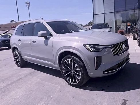 Certified 2025 Volvo XC90 B5 Plus AWD/4WD image 2