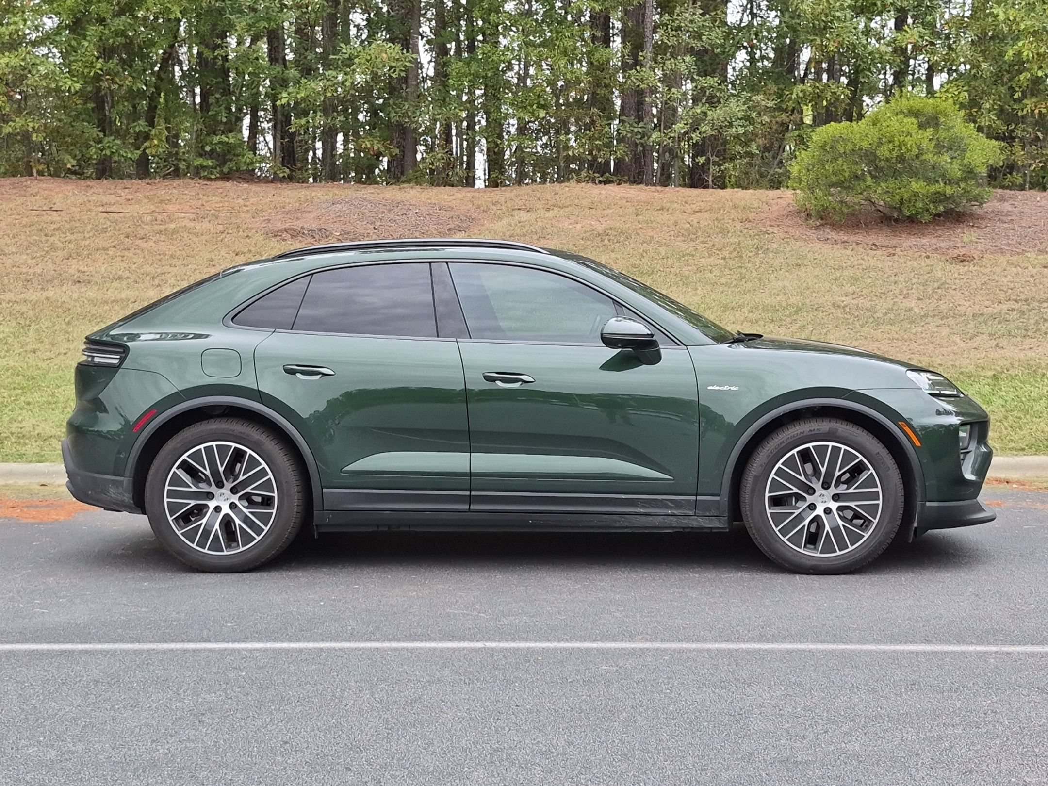 Certified 2026 Porsche Macan 4 Electric AWD/4WD image 24