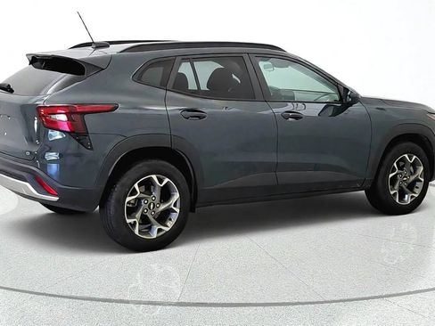 Used 2025 Chevrolet Trax LT w/ Driver Confidence Package FWD image 9