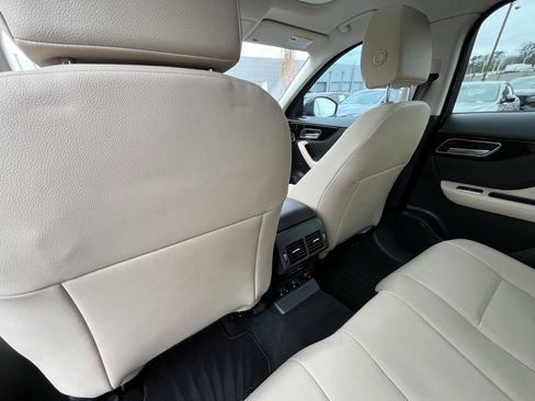 Used 2018 Jaguar F-PACE Premium image 33