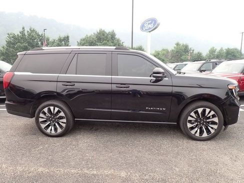 Used 2025 Ford Expedition Platinum w/ Driver's Package AWD/4WD image 9