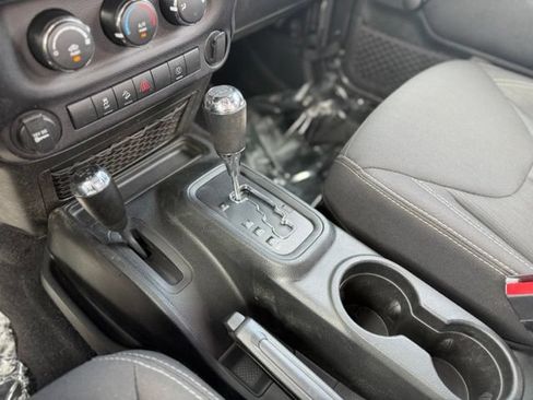 Used 2018 Jeep Wrangler Rubicon AWD/4WD image 21