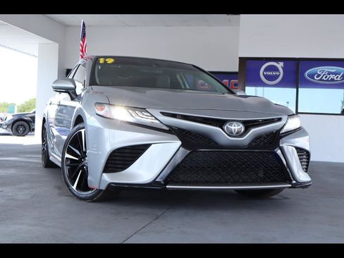 Used 2019 Toyota Camry XSE FWD image 1