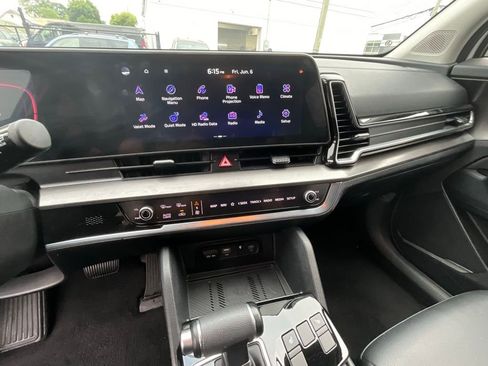 Used 2025 Kia Sportage EX image 12