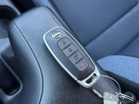 Used 2025 Nissan Versa SV image 21