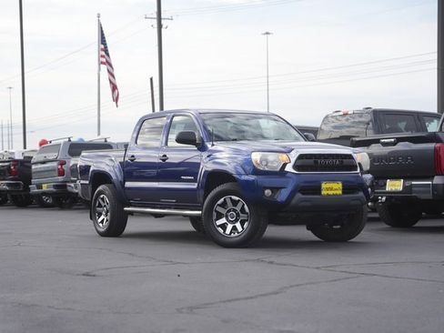 Used 2014 Toyota Tacoma PreRunner image 2