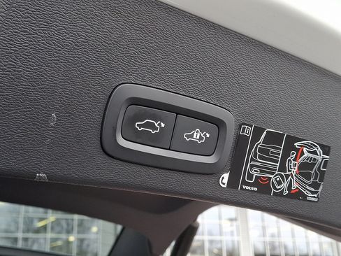 Used 2021 Volvo XC40 T5 R-Design w/ Climate Package image 29