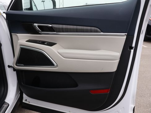 Used 2023 Kia Telluride SX image 9