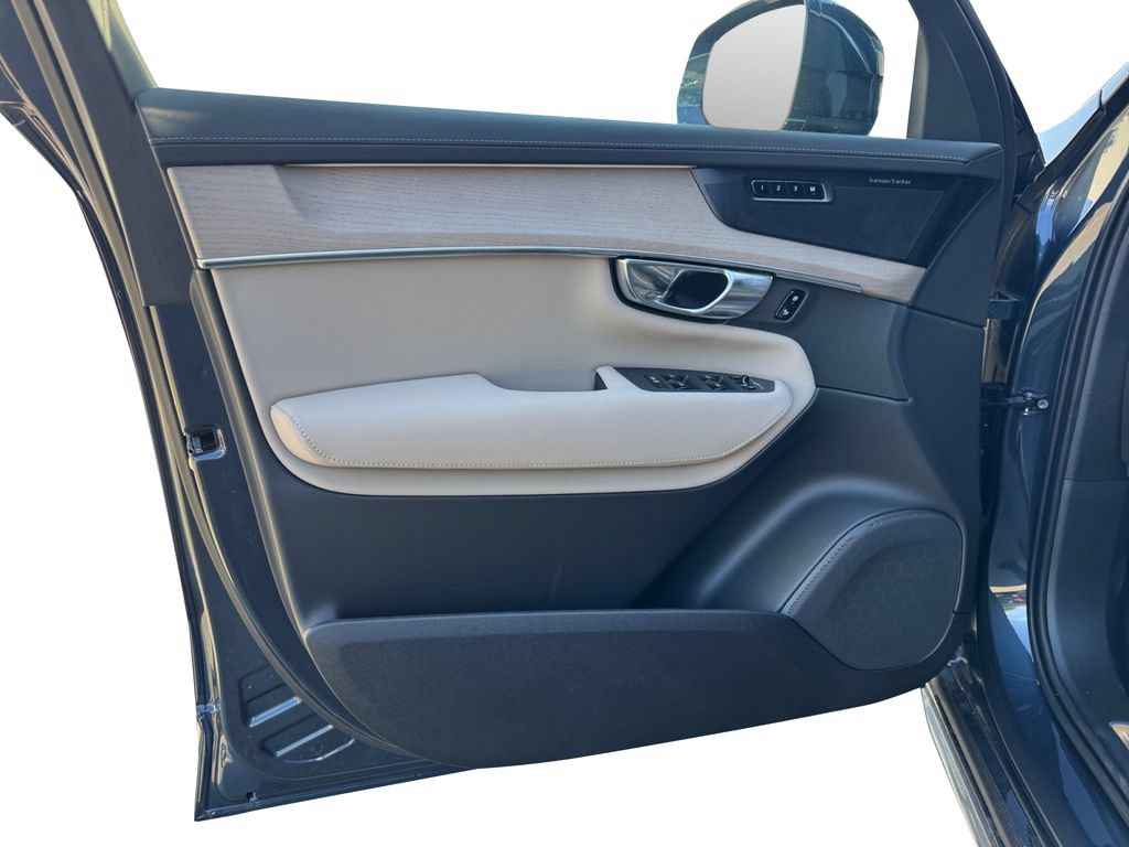 New 2026 Volvo XC90 T8 Plus w/ Protection Package Premier AWD/4WD image 10